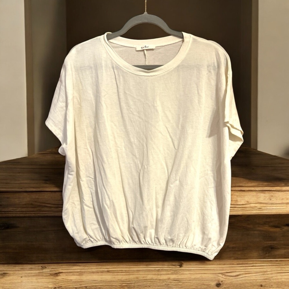 Tres Bien EUC Women's White Top
